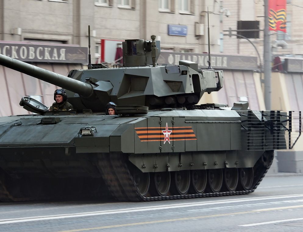 Пак инцидент с чудото "Армата"! Пожар и обгорен войник до гордостта на руската бойна техника 