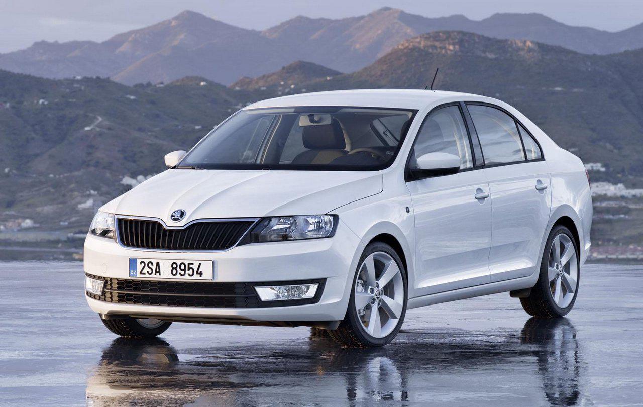 Първи СНИМКИ на салона на новата Skoda Octavia