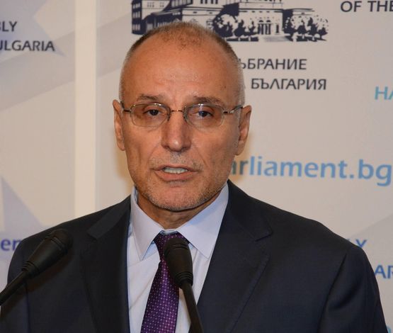 Тревога: Управителят на БНБ предупреди за опасност от вдигане на данъци