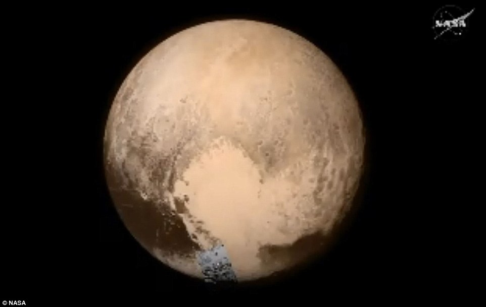 New Horizons откри газова опашка и ледено „сърце” на Плутон (СНИМКИ/ВИДЕО)