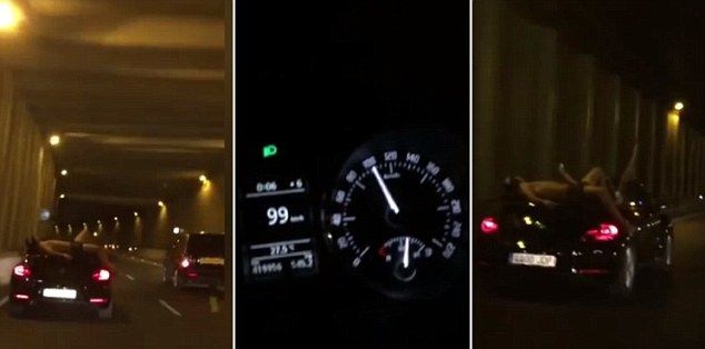 Гол британски турист се вози на капака на кола, движеща се със 120 км/ч (ВИДЕО)