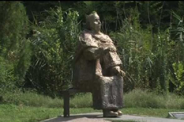 Коя е жената, която поддържа жива градината на Ванга (ВИДЕО)