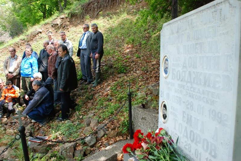 Топпилоти се разбиват край язовир, подозират атентат