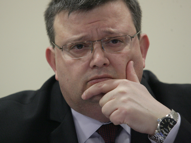 Цацаров гони шефа на спецпрокуратурата заради Росен Петров-Животното 