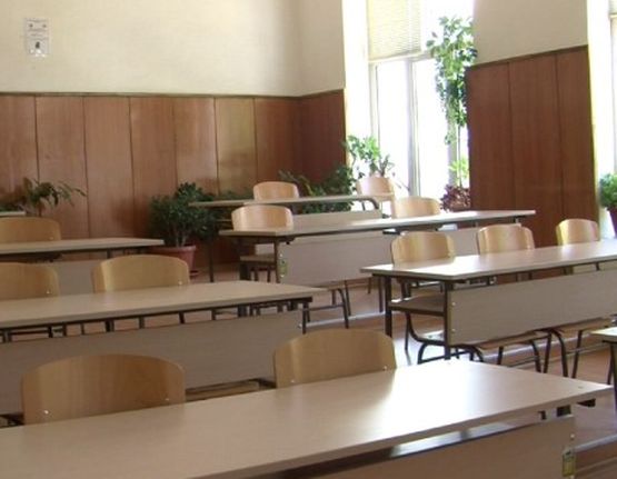 Злоупотреби за стотици хиляди левове с „мъртвите души” в училищата