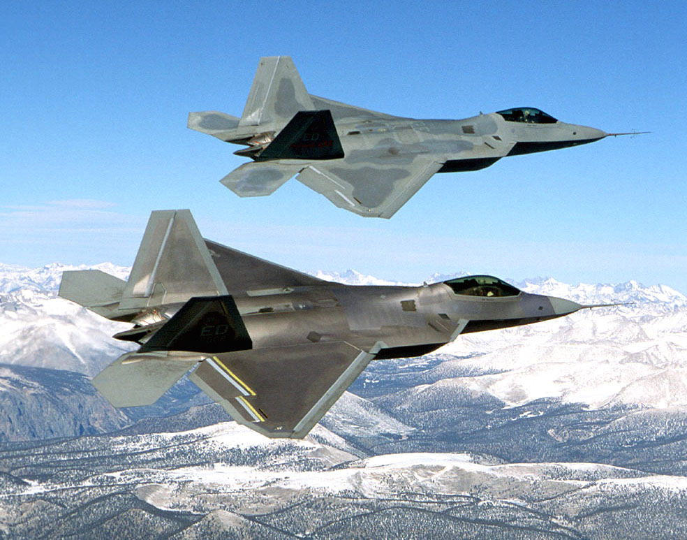 Изтребителите F-22 Raptor вече са в Европа (ВИДЕО)