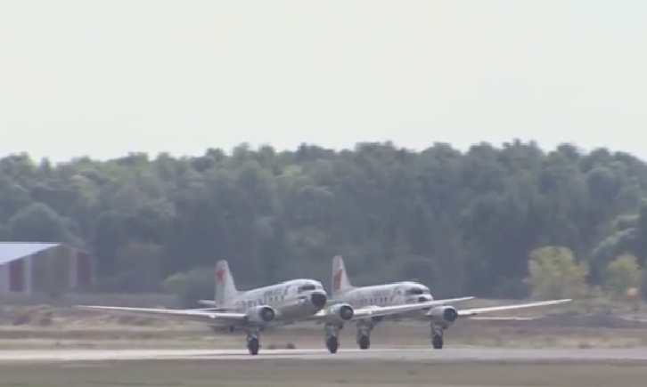 Спиращо дъха заключително шоу на авиосалона МАКС-2015 