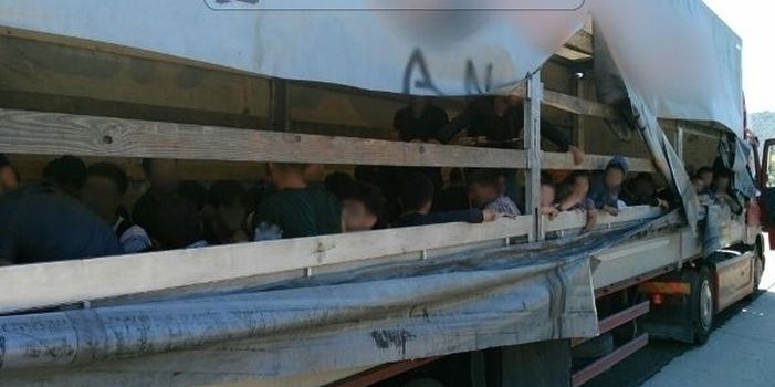 Четирима българи арестувани в Солун като каналджии