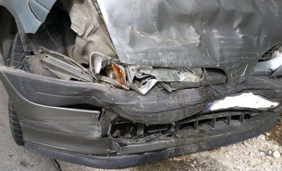 Тежка катастрофа във Варна - жена и дете са в болница (СНИМКИ)