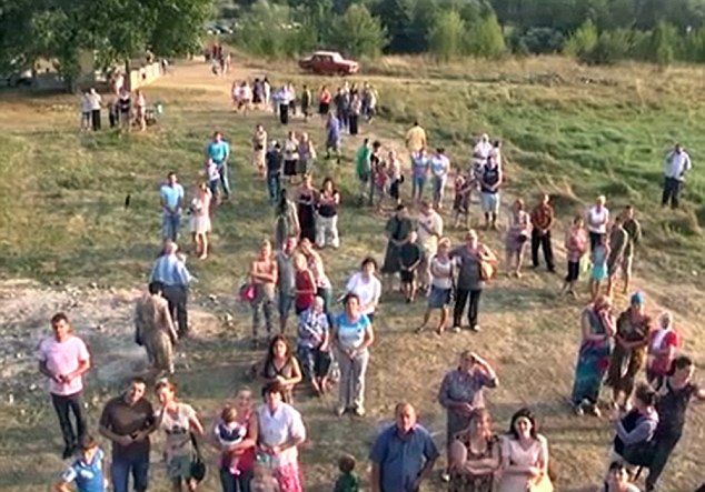 Богородица и младенеца Иисус се появиха на прозорец в Украйна (СНИМКИ/ВИДЕО)