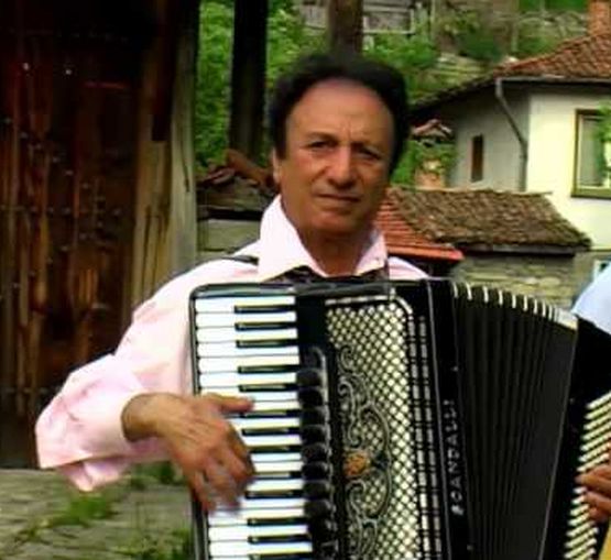 Почина царят на акордеона Ибро Лолов 
