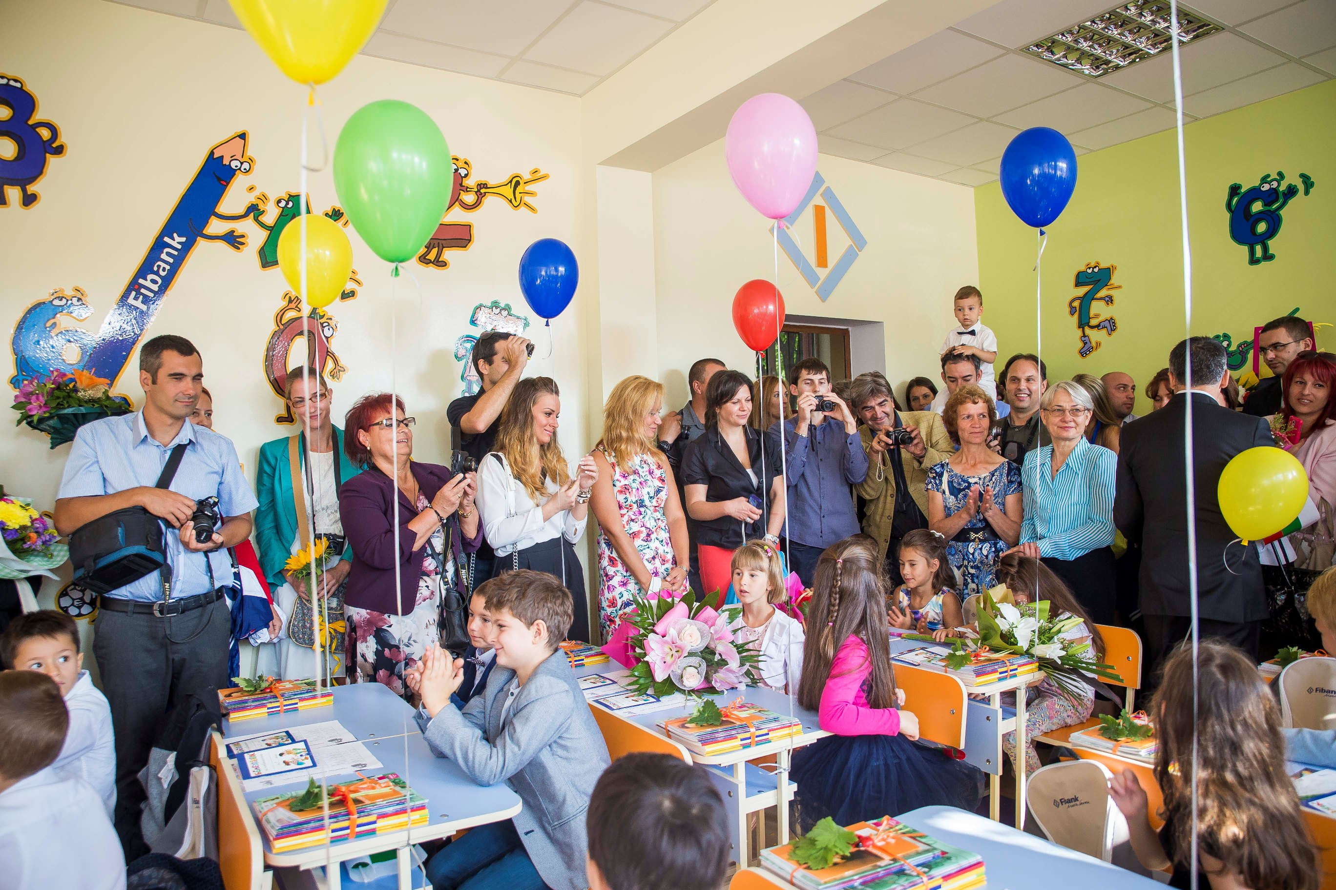 Fibank подари нова учебна стая на първокласниците от столично училище