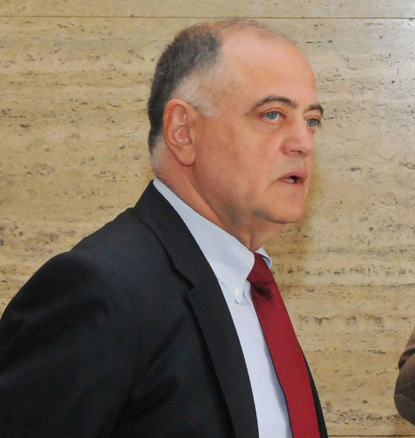 Ген. Атанасов се пита кой какъв бутон ще натисне за контитуцията