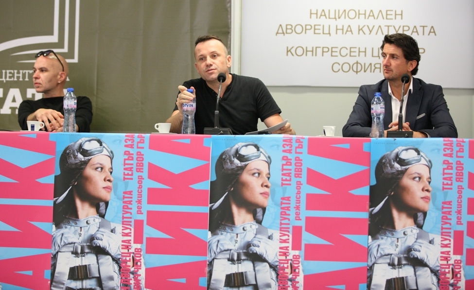 БЛИЦ TV: Нов театър "Азарян" отваря врати