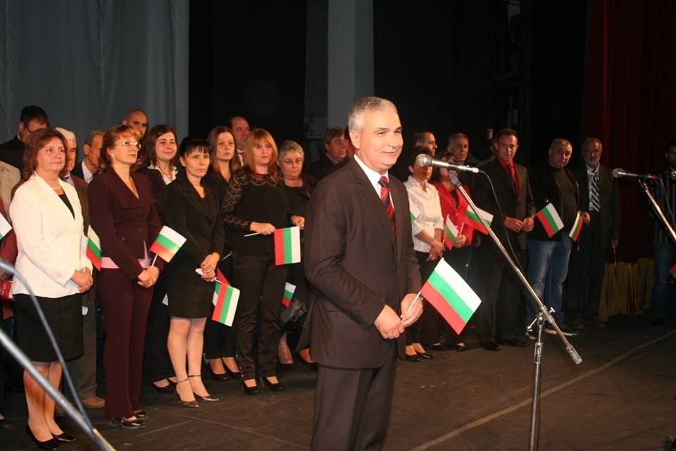 Калоферски гайдари стартираха кампанията на кандидата на БСП Карлово