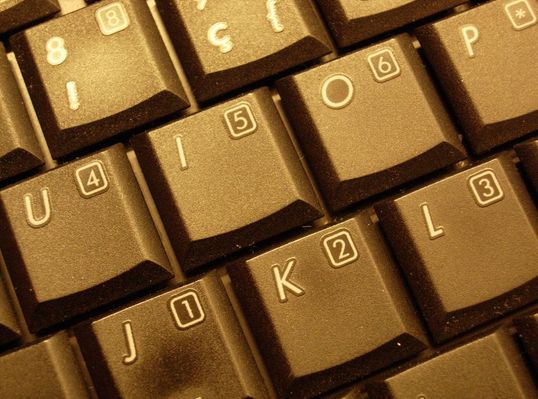Внимание, родители: Педофили дебнат децата ви в Jivotno.com и Ask.fm