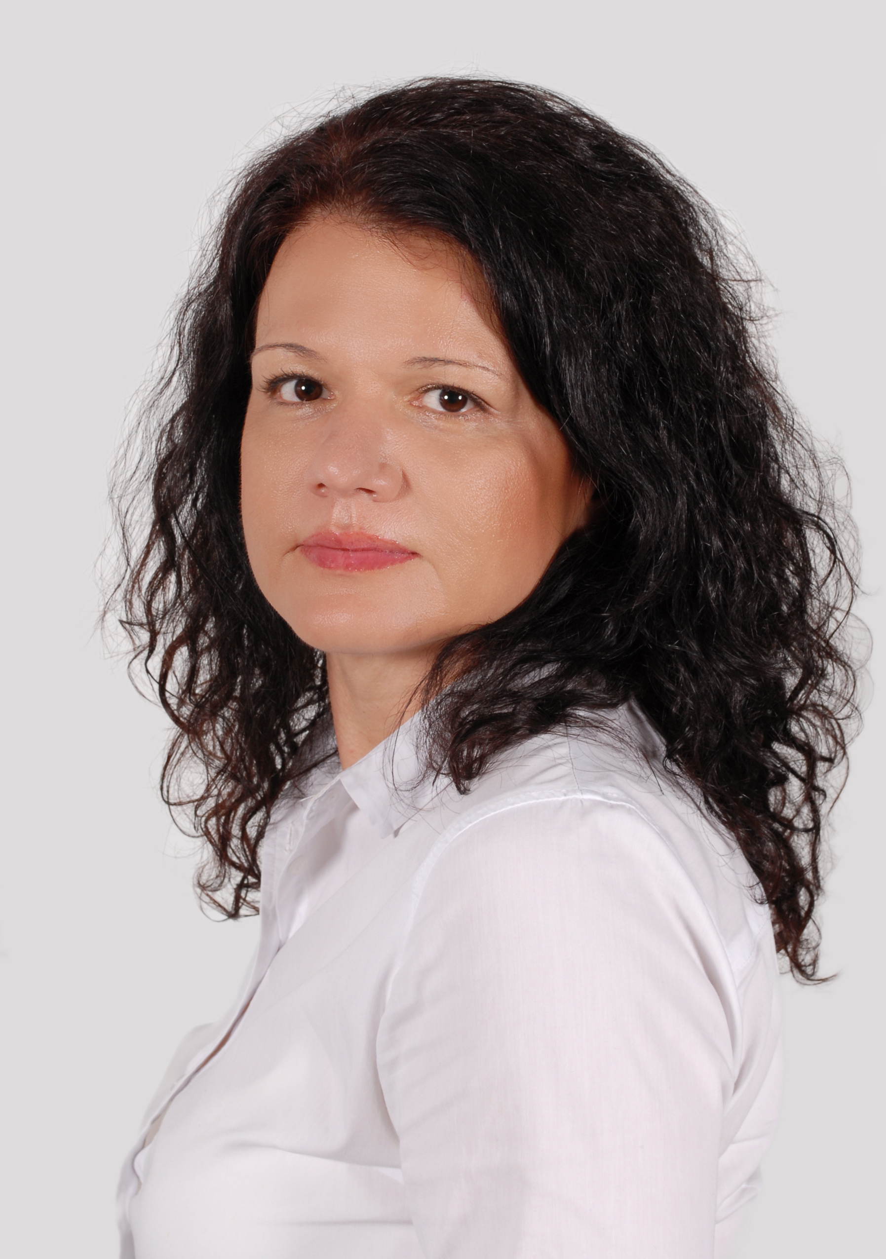 Адв. Поля Ченева, водач на листата за общински съветници на ББЦ-Варна: Моделът на управление няма да се промени с говорене, а с действия