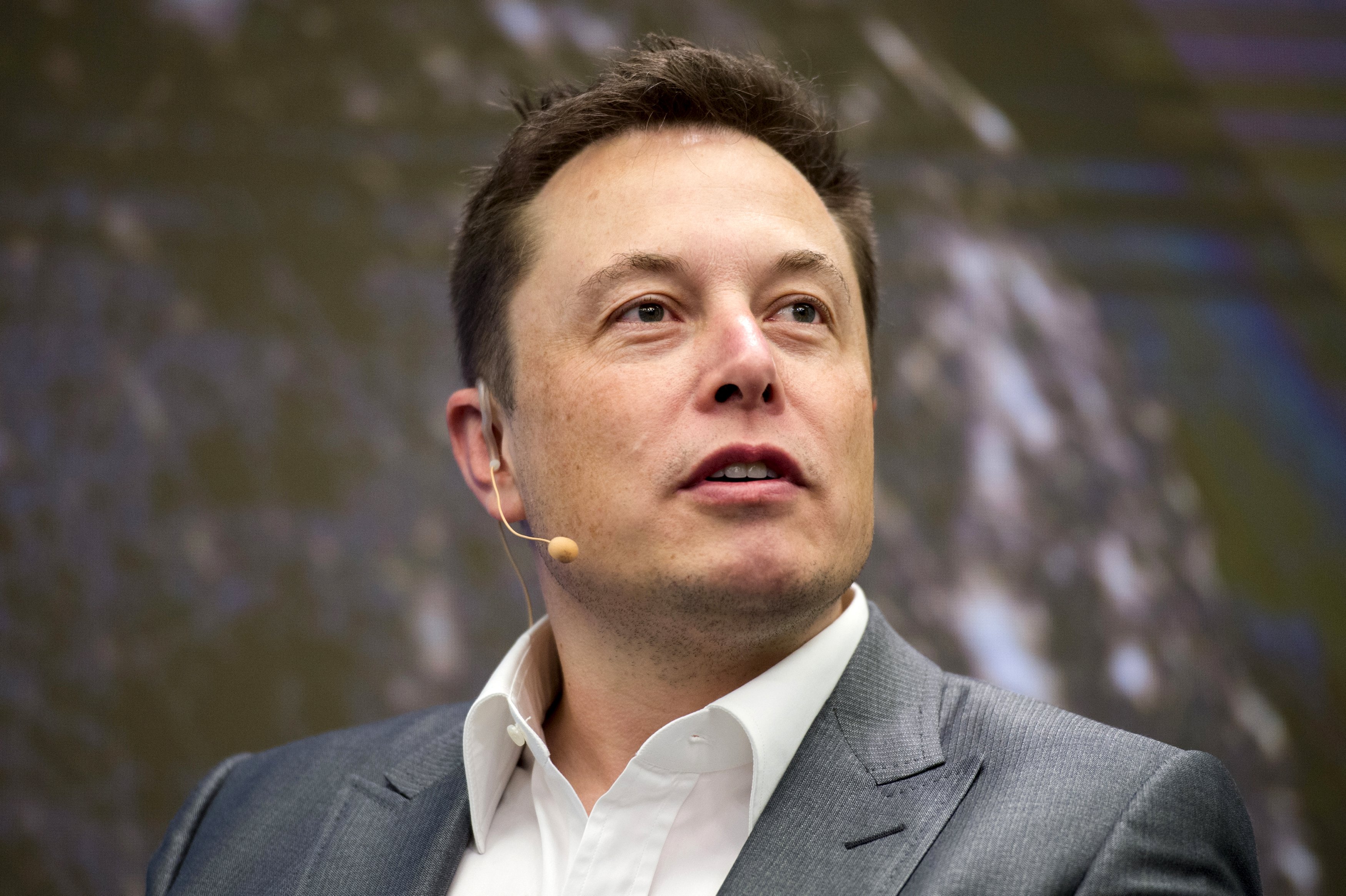 Илън Мъск: Ако не успеете в Tesla, отивате да работите в Apple
