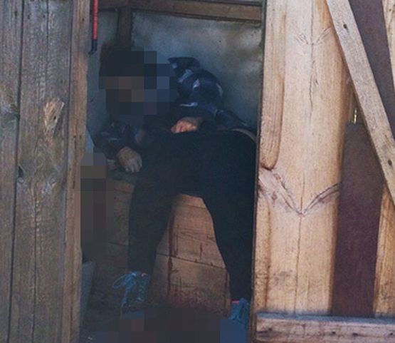 Ревнив пенсионер гръмна жена си в селската тоалетна (СНИМКИ 18+)
