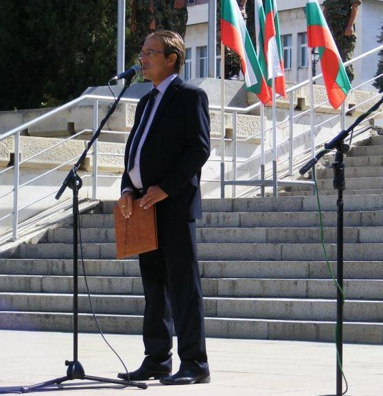 Д-р Емил Караиванов – безапелационен фаворит в тв двубоя за следващ кмет на Асеновград
