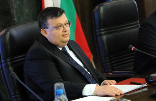 Цацаров поиска имунитетите на двама кандидати за местния вот