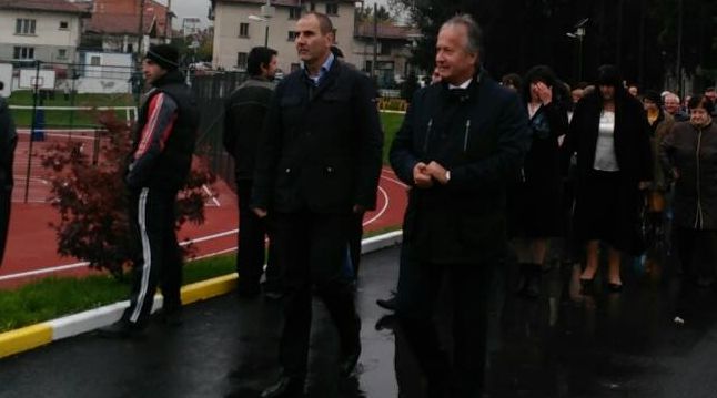  Цветан Цветанов присъства на откриването на обновения спортен комплекс в Долна баня