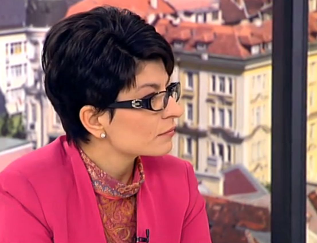 Десислава Атанасова: Кой назначи този некомпетентен човек за председател на ЦИК?