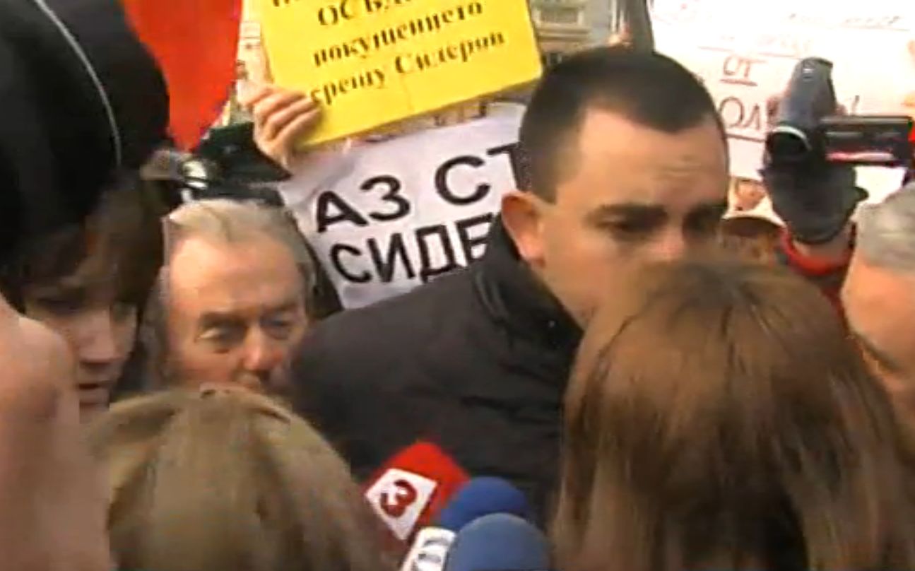 Екшън на протеста: "Атака" в челен сблъсък с bTV и Нова телевизия!