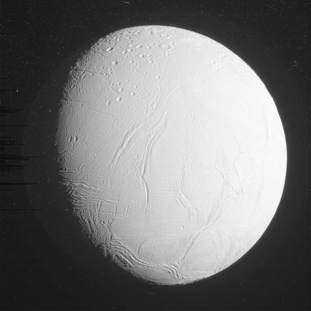 Сондата Cassini изпрати снимки от прелитането си през гейзерите от пара на луната Енцелад