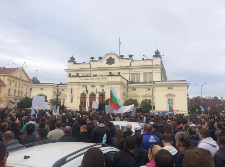 Полицаите не отстъпват: Стягат нов национален протест в четвъртък