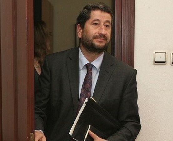 Наши протестъри заформили агитка срещу Тръмп