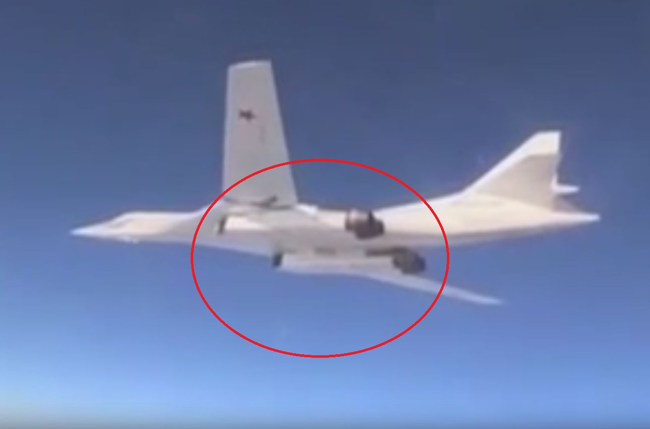 УНИКАЛНО ВИДЕО: Руският свръхзвуков Ту-160 изстрелва крилати ракети над "Ислямска държава" 