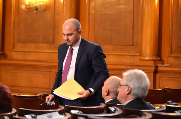 От БДЦ борят демографската криза с поправки в бюджета