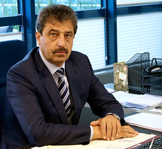 Да обслужиш медийно фараона Василев