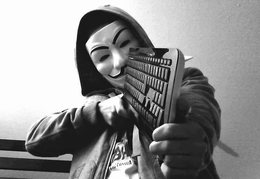 „Анонимните” обвиниха американска компания, че пази сайтовете на „Ислямска държава”