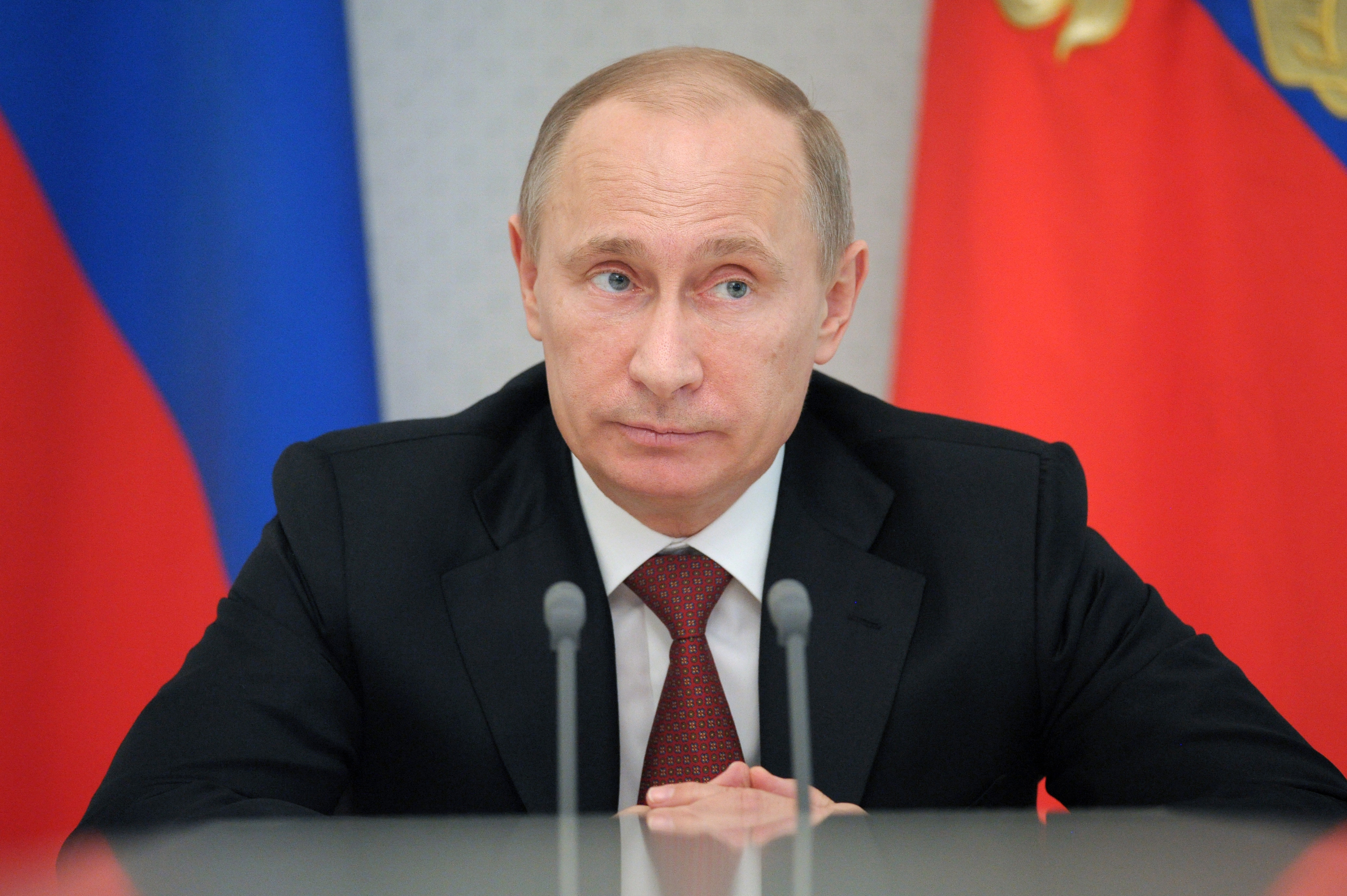 Руският робот-беглец се ръкува с Путин (ВИДЕО)