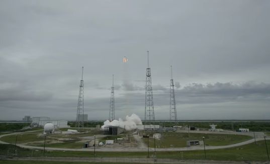 Пробив: Falcon 9  кацна успешно обратно на Земята (ВИДЕО)