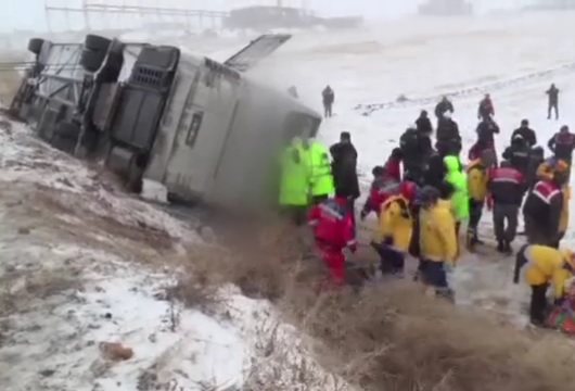 Зверска катастрофа с автобус край Анкара! Жертвите са най-малко 9, ранените са 30 (ВИДЕО) 