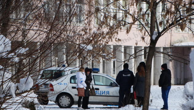 Дядо издъхна пред внучето си в училищен двор