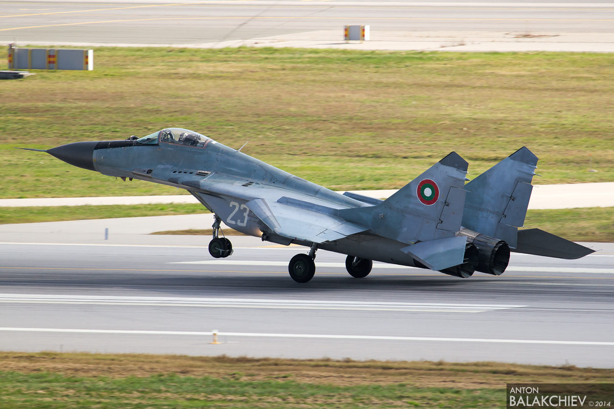 Defense News: България подписва първия договор за нов изтребител в края на 2016!