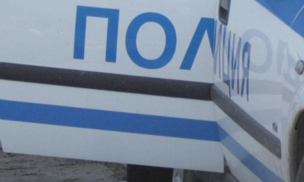 ТИР скочи в гората, за да избегне челен удар с кола
