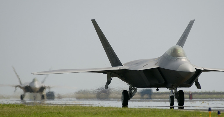 F-22 Raptor оживява (ВИДЕО)