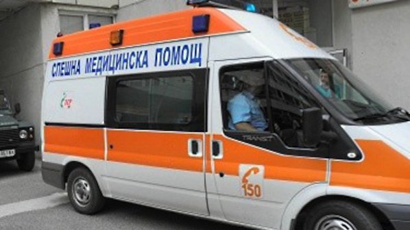 Двама берат душа след тежка катастрофа в Добрич