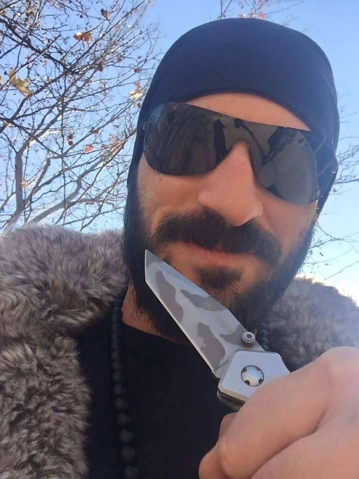 Риалити героят Емил Каменов пред „ШОУ”: С парите от „Къртицата” спасих живота на баща си