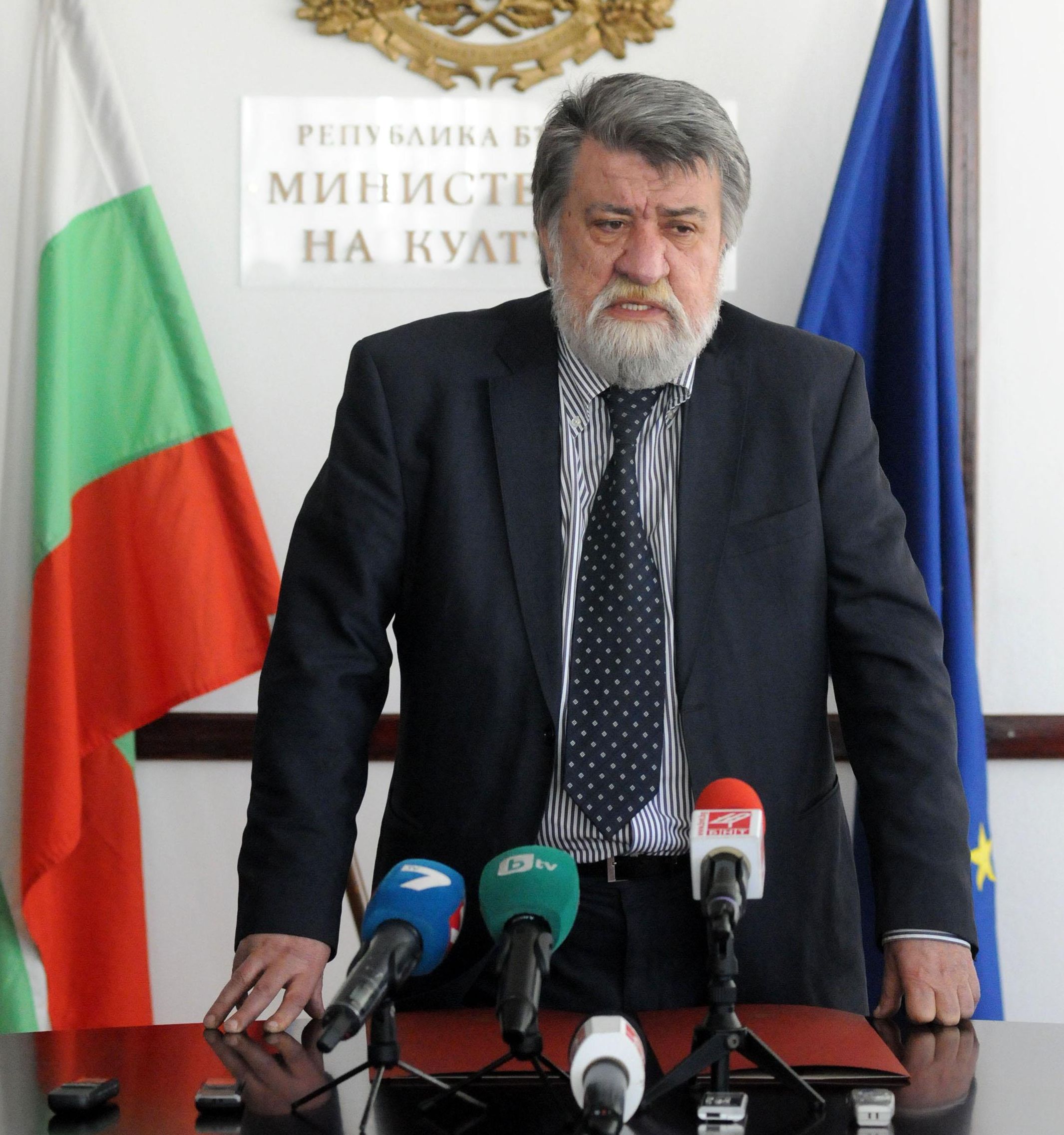 Вежди Рашидов: Слави държеше шлифера на Бойко, а сега го плюе!