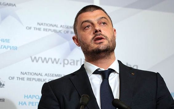Бареков дари 10 000 лева за битката с коронавируса СНИМКА