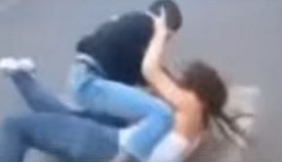 Докъде се докараха: Изнасилена от трима бежанци  феминистка им благодари сърдечно, че са дошли в Германия 