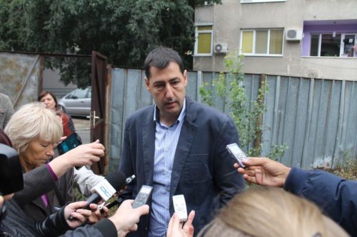 Иван Тотев си пиел кафето, когато атакували лъскавия му джип