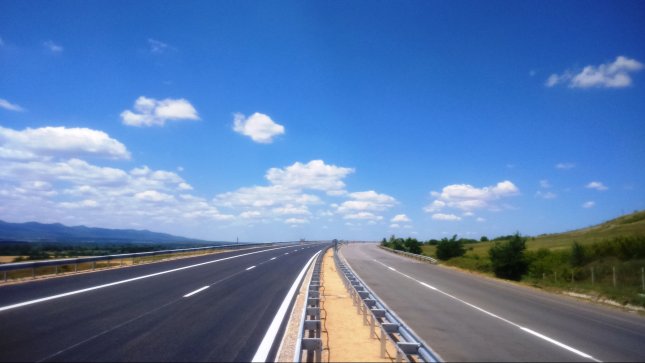 Ограничено е движението по моста над река Марица
