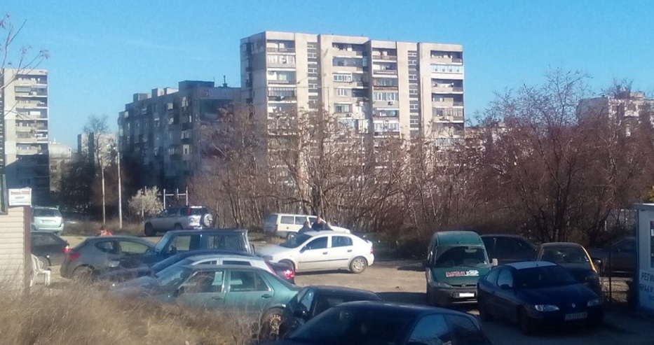 Пиле не може да прехвръкне край КАТ- Варна! Съмнителна кола опразни района